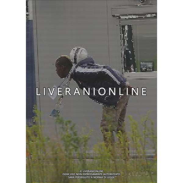 !!!UWAGA PAPARAZZI!!! BRAK ZGODY NA PUBLIKACJE. AUTOR NIE PONOSI ODPOWIEDZIALNOSCI ZA SKUTKI PRAWNE ZWIAZANE Z PUBLIKACJA. KRAKOW 26.06.2012 MLODSZY BRAT MARIO BALOTELLI ENOCH BALOTELII W CZASIE TRENINGU REPREZENTACJI WLOCHY PRZED STADIONIEM CRACOVIA KRAKOW KAPKOWAL Z OCHRONIARZEM. ZROBIL SOBIE TEZ PAMIATKOWE ZDJECIE Z POLICJA. NA SAM KONIEC UCIEKAL PRZED PAPARAZZI. N Z ENOCH BALOTELLI KAPKUJE Z FUNCKJONARIUSZEM OCHRONY FOT. JAKUB GRUCA/ TOMASZ JAGODZINSKI/ NEWSPIX.PL --- Newspix.pl Little Brother Enoch BALOTELII Mario Balotelli during training REPRESENTATION FROM ITALY Cracovia Krakow stadium played ball with the bodyguard. DO a commemorative picture with the police. At the end I was running away from paparazzi. ENOCH BALOTELLI FRATELLO DI MARIO BALOTELLI GIOCA A CALCIO CON LA POLIZIA IN POLONIA NEL RITIRO DELL\'ITALIA PH.AG ALDO LIVERANI SAS - ITALY ONLY - *** Local Caption *** www.newspix.pl mail us: info@newspix.pl call us: 0048 022 23 22 222 --- Polish Picture Agency by Ringier Axel Springer Poland