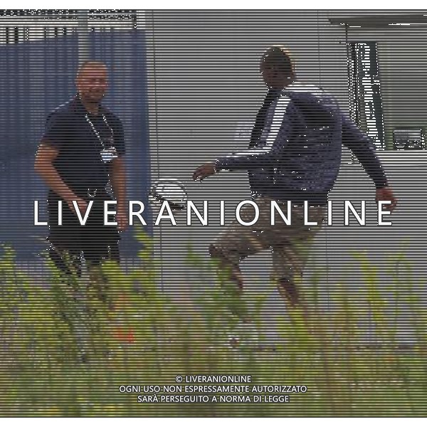 !!!UWAGA PAPARAZZI!!! BRAK ZGODY NA PUBLIKACJE. AUTOR NIE PONOSI ODPOWIEDZIALNOSCI ZA SKUTKI PRAWNE ZWIAZANE Z PUBLIKACJA. KRAKOW 26.06.2012 MLODSZY BRAT MARIO BALOTELLI ENOCH BALOTELII W CZASIE TRENINGU REPREZENTACJI WLOCHY PRZED STADIONIEM CRACOVIA KRAKOW KAPKOWAL Z OCHRONIARZEM. ZROBIL SOBIE TEZ PAMIATKOWE ZDJECIE Z POLICJA. NA SAM KONIEC UCIEKAL PRZED PAPARAZZI. N Z ENOCH BALOTELLI KAPKUJE Z FUNCKJONARIUSZEM OCHRONY FOT. JAKUB GRUCA/ TOMASZ JAGODZINSKI/ NEWSPIX.PL --- Newspix.pl Little Brother Enoch BALOTELII Mario Balotelli during training REPRESENTATION FROM ITALY Cracovia Krakow stadium played ball with the bodyguard. DO a commemorative picture with the police. At the end I was running away from paparazzi. ENOCH BALOTELLI FRATELLO DI MARIO BALOTELLI GIOCA A CALCIO CON LA POLIZIA IN POLONIA NEL RITIRO DELL\'ITALIA PH.AG ALDO LIVERANI SAS - ITALY ONLY - *** Local Caption *** www.newspix.pl mail us: info@newspix.pl call us: 0048 022 23 22 222 --- Polish Picture Agency by Ringier Axel Springer Poland