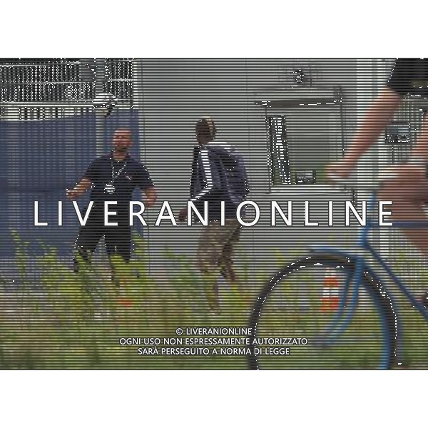 !!!UWAGA PAPARAZZI!!! BRAK ZGODY NA PUBLIKACJE. AUTOR NIE PONOSI ODPOWIEDZIALNOSCI ZA SKUTKI PRAWNE ZWIAZANE Z PUBLIKACJA. KRAKOW 26.06.2012 MLODSZY BRAT MARIO BALOTELLI ENOCH BALOTELII W CZASIE TRENINGU REPREZENTACJI WLOCHY PRZED STADIONIEM CRACOVIA KRAKOW KAPKOWAL Z OCHRONIARZEM. ZROBIL SOBIE TEZ PAMIATKOWE ZDJECIE Z POLICJA. NA SAM KONIEC UCIEKAL PRZED PAPARAZZI. N Z ENOCH BALOTELLI KAPKUJE Z FUNCKJONARIUSZEM OCHRONY FOT. JAKUB GRUCA/ TOMASZ JAGODZINSKI/ NEWSPIX.PL --- Newspix.pl Little Brother Enoch BALOTELII Mario Balotelli during training REPRESENTATION FROM ITALY Cracovia Krakow stadium played ball with the bodyguard. DO a commemorative picture with the police. At the end I was running away from paparazzi. ENOCH BALOTELLI FRATELLO DI MARIO BALOTELLI GIOCA A CALCIO CON LA POLIZIA IN POLONIA NEL RITIRO DELL\'ITALIA PH.AG ALDO LIVERANI SAS - ITALY ONLY - *** Local Caption *** www.newspix.pl mail us: info@newspix.pl call us: 0048 022 23 22 222 --- Polish Picture Agency by Ringier Axel Springer Poland