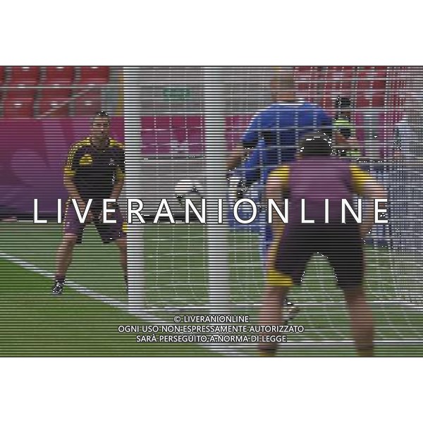 Campionati Europei UEFA 2012 Polonia/Ucraina Semifinale Varsavia (Polonia) - 27.06.2012 Allenamento Germania Nella Foto:allenamento degli arbitri di porta /Ph.Vitez-Ag. Aldo Liverani