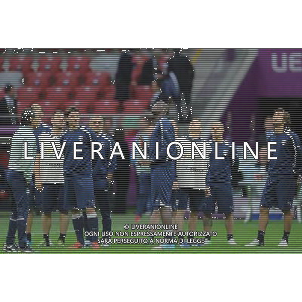 27.06.2012 WARSZAWA PILKA NOZNA KADRA REPREZENTACJA MISTRZOSTWA EUROPY W PILCE NOZNEJ EURO2012 POLSKA I UKRAINA FOOTBALL EUROPEAN CHAMPIONSHIPS UEFA EURO 2012 POLAND AND UKRAINE TRENING PRZED SPOTKANIEM NIEMCY - WLOCHY (TRAINING SESION BEFORE GERMANY VS. ITALY) TRENING REPREZENTACJI WLOCH N/Z CESARE PRANDELLI (TRENER, HEAD COACH) MARIO BALOTELLI ANDREA PIRLO FOT LUKASZ LASKOWSKI / PRESSFOCUS NEWSPIXPL --- Newspix.pl /Agenzia Aldo Liverani Sas - ITALY ONLY - Allenamento Italia Campionati Europei UEFA 2012 Polonia/Ucraina Semifinale Varsavia (Polonia) - 27.06.2012 *** Local Caption *** www.newspix.pl mail us: info@newspix.pl call us: 0048 022 23 22 222 --- Polish Picture Agency by Ringier Axel Springer Poland