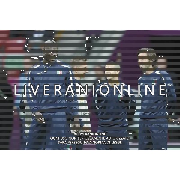 27.06.2012 WARSZAWA PILKA NOZNA KADRA REPREZENTACJA MISTRZOSTWA EUROPY W PILCE NOZNEJ EURO2012 POLSKA I UKRAINA FOOTBALL EUROPEAN CHAMPIONSHIPS UEFA EURO 2012 POLAND AND UKRAINE TRENING PRZED SPOTKANIEM NIEMCY - WLOCHY (TRAINING SESION BEFORE GERMANY VS. ITALY) TRENING REPREZENTACJI WLOCH N/Z MARIO BALOTELLI ANDREA PIRLO FOT LUKASZ LASKOWSKI / PRESSFOCUS NEWSPIXPL --- Newspix.pl /Agenzia Aldo Liverani Sas - ITALY ONLY - Allenamento Italia Campionati Europei UEFA 2012 Polonia/Ucraina Semifinale Varsavia (Polonia) - 27.06.2012 *** Local Caption *** www.newspix.pl mail us: info@newspix.pl call us: 0048 022 23 22 222 --- Polish Picture Agency by Ringier Axel Springer Poland