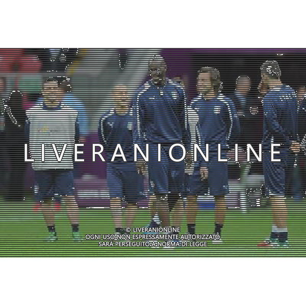 27.06.2012 WARSZAWA PILKA NOZNA KADRA REPREZENTACJA MISTRZOSTWA EUROPY W PILCE NOZNEJ EURO2012 POLSKA I UKRAINA FOOTBALL EUROPEAN CHAMPIONSHIPS UEFA EURO 2012 POLAND AND UKRAINE TRENING PRZED SPOTKANIEM NIEMCY - WLOCHY (TRAINING SESION BEFORE GERMANY VS. ITALY) TRENING REPREZENTACJI WLOCH N/Z MARIO BALOTELLI ANDREA PIRLO FOT LUKASZ LASKOWSKI / PRESSFOCUS NEWSPIXPL --- Newspix.pl /Agenzia Aldo Liverani Sas - ITALY ONLY - Allenamento Italia Campionati Europei UEFA 2012 Polonia/Ucraina Semifinale Varsavia (Polonia) - 27.06.2012 *** Local Caption *** www.newspix.pl mail us: info@newspix.pl call us: 0048 022 23 22 222 --- Polish Picture Agency by Ringier Axel Springer Poland