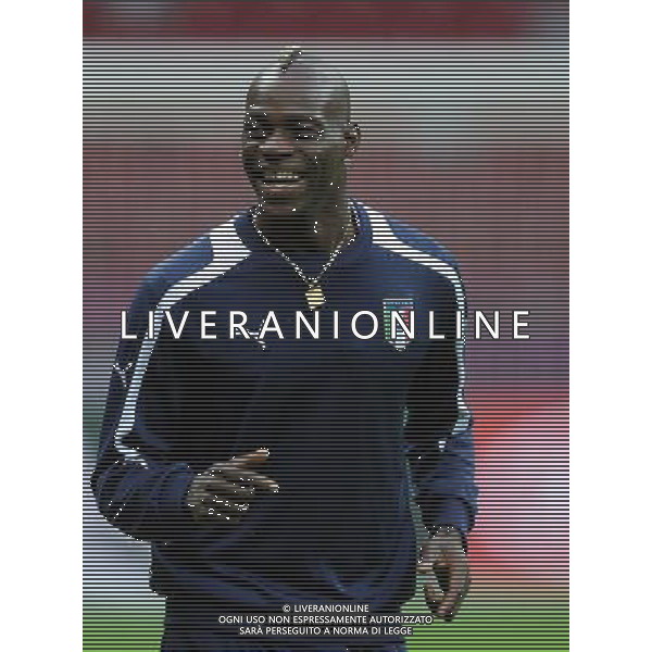 27.06.2012 WARSZAWA PILKA NOZNA KADRA REPREZENTACJA MISTRZOSTWA EUROPY W PILCE NOZNEJ EURO2012 POLSKA I UKRAINA FOOTBALL EUROPEAN CHAMPIONSHIPS UEFA EURO 2012 POLAND AND UKRAINE TRENING PRZED SPOTKANIEM NIEMCY - WLOCHY (TRAINING SESION BEFORE GERMANY VS. ITALY) TRENING REPREZENTACJI WLOCH N/Z MARIO BALOTELLI FOT LUKASZ LASKOWSKI / PRESSFOCUS NEWSPIXPL --- Newspix.pl /Agenzia Aldo Liverani Sas - ITALY ONLY - Allenamento Italia Campionati Europei UEFA 2012 Polonia/Ucraina Semifinale Varsavia (Polonia) - 27.06.2012 *** Local Caption *** www.newspix.pl mail us: info@newspix.pl call us: 0048 022 23 22 222 --- Polish Picture Agency by Ringier Axel Springer Poland