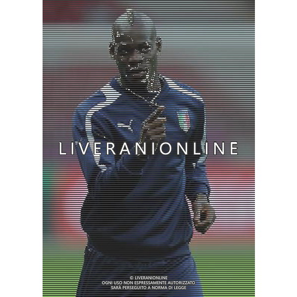 27.06.2012 WARSZAWA PILKA NOZNA KADRA REPREZENTACJA MISTRZOSTWA EUROPY W PILCE NOZNEJ EURO2012 POLSKA I UKRAINA FOOTBALL EUROPEAN CHAMPIONSHIPS UEFA EURO 2012 POLAND AND UKRAINE TRENING PRZED SPOTKANIEM NIEMCY - WLOCHY (TRAINING SESION BEFORE GERMANY VS. ITALY) TRENING REPREZENTACJI WLOCH N/Z MARIO BALOTELLI FOT LUKASZ LASKOWSKI / PRESSFOCUS NEWSPIXPL --- Newspix.pl /Agenzia Aldo Liverani Sas - ITALY ONLY - Allenamento Italia Campionati Europei UEFA 2012 Polonia/Ucraina Semifinale Varsavia (Polonia) - 27.06.2012 *** Local Caption *** www.newspix.pl mail us: info@newspix.pl call us: 0048 022 23 22 222 --- Polish Picture Agency by Ringier Axel Springer Poland