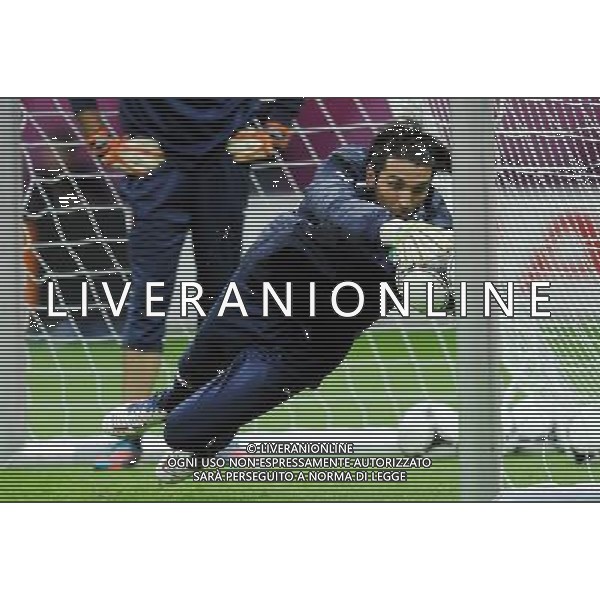 27.06.2012 WARSZAWA PILKA NOZNA KADRA REPREZENTACJA MISTRZOSTWA EUROPY W PILCE NOZNEJ EURO2012 POLSKA I UKRAINA FOOTBALL EUROPEAN CHAMPIONSHIPS UEFA EURO 2012 POLAND AND UKRAINE TRENING PRZED SPOTKANIEM NIEMCY - WLOCHY (TRAINING SESION BEFORE GERMANY VS. ITALY) TRENING REPREZENTACJI WLOCH N/Z GIANLUIGI BUFFON FOT LUKASZ LASKOWSKI / PRESSFOCUS NEWSPIXPL --- Newspix.pl /Agenzia Aldo Liverani Sas - ITALY ONLY - Allenamento Italia Campionati Europei UEFA 2012 Polonia/Ucraina Semifinale Varsavia (Polonia) - 27.06.2012 *** Local Caption *** www.newspix.pl mail us: info@newspix.pl call us: 0048 022 23 22 222 --- Polish Picture Agency by Ringier Axel Springer Poland