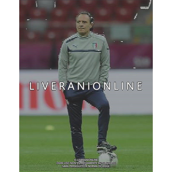 27.06.2012 WARSZAWA PILKA NOZNA KADRA REPREZENTACJA MISTRZOSTWA EUROPY W PILCE NOZNEJ EURO2012 POLSKA I UKRAINA FOOTBALL EUROPEAN CHAMPIONSHIPS UEFA EURO 2012 POLAND AND UKRAINE TRENING PRZED SPOTKANIEM NIEMCY - WLOCHY (TRAINING SESION BEFORE GERMANY VS. ITALY) TRENING REPREZENTACJI WLOCH N/Z CESARE PRANDELLI (TRENER, HEAD COACH) FOT LUKASZ LASKOWSKI / PRESSFOCUS NEWSPIXPL --- Newspix.pl /Agenzia Aldo Liverani Sas - ITALY ONLY - Allenamento Italia Campionati Europei UEFA 2012 Polonia/Ucraina Semifinale Varsavia (Polonia) - 27.06.2012 *** Local Caption *** www.newspix.pl mail us: info@newspix.pl call us: 0048 022 23 22 222 --- Polish Picture Agency by Ringier Axel Springer Poland