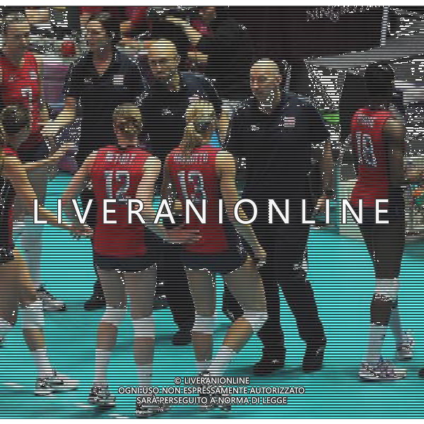 (120627) -- NINGBO, June 27, 2012 () -- McCutcheon (R), head coach of the U.S., instructs his players during the volleyball match against Brazil at the women\'s World Grand Prix in Ningbo, east China\'s Zhejiang Province, June 27, 2012. The U.S. won 3-2. (/Xu Yu) (bxf) ©PHOTOSHOT/AG ALDO LIVERANI SAS - ITALY ONLY - 