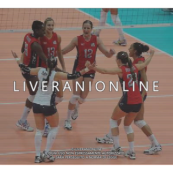 (120627) -- NINGBO, June 27, 2012 () -- Players of the U.S. celebrate during the volleyball match against Brazil at the women\'s World Grand Prix in Ningbo, east China\'s Zhejiang Province, June 27, 2012. The U.S. won 3-2. (/Xu Yu) (bxf) ©PHOTOSHOT/AG ALDO LIVERANI SAS - ITALY ONLY - 