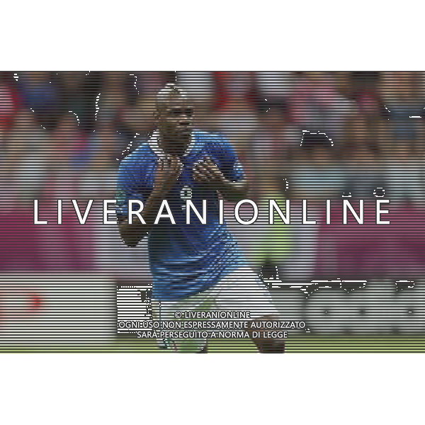 28.06.2012 - Gdansk , Poland . UEFA EURO 2012 . Mecz 1/2 Finalu Niemcy - Wlochy / match Germany - Italy / fussballspiell Deutschland - Italien . n/z. gol bramka goal tor 0:2 Mario Balotelli radosc . Fot. Tomasz Wantula / EDYTOR.net --- Newspix.pl EUROPEI 2012 GERMANIA ITALIA AG ALDO LIVERANI SAS - ITALY ONLY - *** Local Caption *** www.newspix.pl mail us: info@newspix.pl call us: 0048 022 23 22 222 --- Polish Picture Agency by Ringier Axel Springer Poland