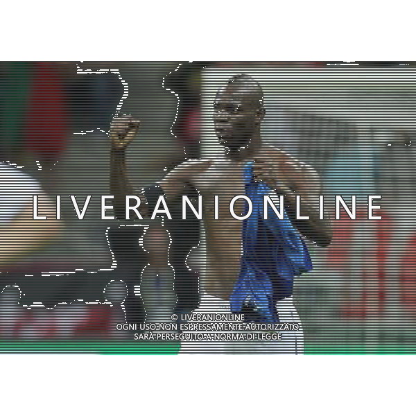 WARSZAWA 28/06/2012 STADION NARODOWY 2012 PILKA NOZNA EURO 2012 POLFINAL MECZ NIEMCY WLOCHY WARSAW NATIONAL STADIUM FOOTBALL EURO 2012 SEMI FINAL MATCH GERMANY ITALY N/Z (L) MARIO BALOTELLI RADOSC FOTO KAMIL KRASZEWSKI APPA --- Newspix.pl EUROPEI 2012 GERMANIA ITALIA AG ALDO LIVERANI SAS - ITALY ONLY - *** Local Caption *** www.newspix.pl mail us: info@newspix.pl call us: 0048 022 23 22 222 --- Polish Picture Agency by Ringier Axel Springer Poland