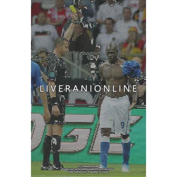 WARSZAWA 28/06/2012 STADION NARODOWY 2012 PILKA NOZNA EURO 2012 POLFINAL MECZ NIEMCY WLOCHY WARSAW NATIONAL STADIUM FOOTBALL EURO 2012 SEMI FINAL MATCH GERMANY ITALY N/Z (L) STEPHANE LANNOY MARIO BALOTELLI ZOLTA KARTKA FOTO KAMIL KRASZEWSKI APPA --- Newspix.pl EUROPEI 2012 GERMANIA ITALIA AG ALDO LIVERANI SAS - ITALY ONLY - *** Local Caption *** www.newspix.pl mail us: info@newspix.pl call us: 0048 022 23 22 222 --- Polish Picture Agency by Ringier Axel Springer Poland