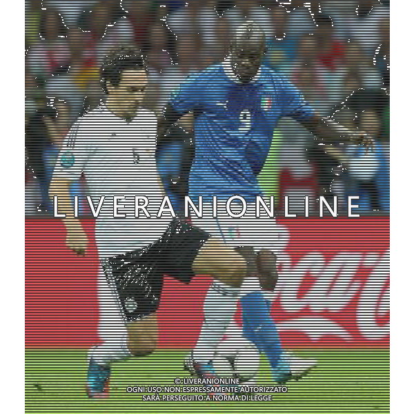 WARSZAWA 28/06/2012 STADION NARODOWY 2012 PILKA NOZNA EURO 2012 POLFINAL MECZ NIEMCY WLOCHY WARSAW NATIONAL STADIUM FOOTBALL EURO 2012 SEMI FINAL MATCH GERMANY ITALY N/Z (L) MATS HUMMELS MARIO BALOTELLI FOTO KAMIL KRASZEWSKI APPA --- Newspix.pl EUROPEI 2012 GERMANIA ITALIA AG ALDO LIVERANI SAS - ITALY ONLY - *** Local Caption *** www.newspix.pl mail us: info@newspix.pl call us: 0048 022 23 22 222 --- Polish Picture Agency by Ringier Axel Springer Poland