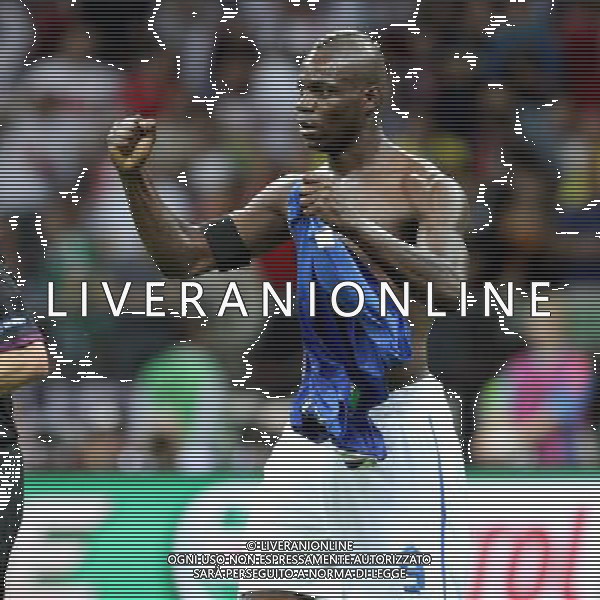 28.06.2012 WARSZAWA - STADION NARODOWY ( WARSZAWA POLAND NATIONAL STADIUM) PILKA NOZNA (FOOTBALL ) MISTRZOSTWA EUROPY W PILCE NOZNEJ UEFA EURO 2012 ( EUROPEAN CHAMPIONSHIPS UEFA EURO 2012 ) POLFINAL ( SEMI-FINALS ) MECZ NIEMCY - WLOCHY ( GAME GERMANY - ITALY ) NZ MARIO BALOTELLI RADOSC BRAMKA GOL FOTO JAKUB PIASECKI/CYFRASPORT --- Newspix.pl EUROPEI 2012 GERMANIA ITALIA AG ALDO LIVERANI SAS - ITALY ONLY - *** Local Caption *** www.newspix.pl mail us: info@newspix.pl call us: 0048 022 23 22 222 --- Polish Picture Agency by Ringier Axel Springer Poland