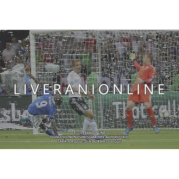 28.06.2012 WARSZAWA - STADION NARODOWY ( WARSAW POLAND NATIONAL STADIUM) PILKA NOZNA (FOOTBALL ) MISTRZOSTWA EUROPY W PILCE NOZNEJ UEFA EURO 2012 ( EUROPEAN CHAMPIONSHIPS UEFA EURO 2012 ) POLFINAL (SEMIFINAL) MECZ NIEMCY - WLOCHY ( GAME GERMANY - ITALY) NZ BRAMKA GOL STRZAL MARIO BALOTELLI ( L) NEUER ( P) --- Newspix.pl EUROPEI 2012 GERMANIA ITALIA AG ALDO LIVERANI SAS - ITALY ONLY - *** Local Caption *** www.newspix.pl mail us: info@newspix.pl call us: 0048 022 23 22 222 --- Polish Picture Agency by Ringier Axel Springer Poland