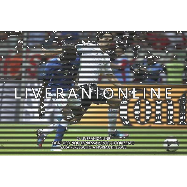 28.06.2012 WARSZAWA - STADION NARODOWY ( WARSAW POLAND NATIONAL STADIUM) PILKA NOZNA (FOOTBALL ) MISTRZOSTWA EUROPY W PILCE NOZNEJ UEFA EURO 2012 ( EUROPEAN CHAMPIONSHIPS UEFA EURO 2012 ) POLFINAL (SEMIFINAL) MECZ NIEMCY - WLOCHY ( GAME GERMANY - ITALY) NZ MARIO BALOTELLI ( L) MATS HUMMELS ( P) FOTO KATARZYNA PLEWCZYNSKA/CYFRASPORT --- Newspix.pl EUROPEI 2012 GERMANIA ITALIA AG ALDO LIVERANI SAS - ITALY ONLY - *** Local Caption *** www.newspix.pl mail us: info@newspix.pl call us: 0048 022 23 22 222 --- Polish Picture Agency by Ringier Axel Springer Poland