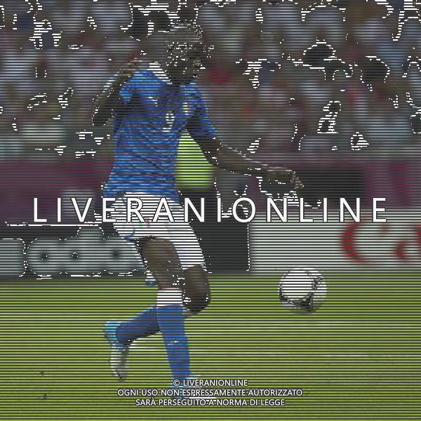 28.06.2012 WARSZAWA - STADION NARODOWY ( WARSAW POLAND NATIONAL STADIUM) PILKA NOZNA (FOOTBALL ) MISTRZOSTWA EUROPY W PILCE NOZNEJ UEFA EURO 2012 ( EUROPEAN CHAMPIONSHIPS UEFA EURO 2012 ) POLFINAL (SEMIFINAL) MECZ NIEMCY - WLOCHY ( GAME GERMANY - ITALY) NZ MARIO BALOTELLI FOTO KATARZYNA PLEWCZYNSKA/CYFRASPORT --- Newspix.pl EUROPEI 2012 GERMANIA ITALIA AG ALDO LIVERANI SAS - ITALY ONLY - *** Local Caption *** www.newspix.pl mail us: info@newspix.pl call us: 0048 022 23 22 222 --- Polish Picture Agency by Ringier Axel Springer Poland