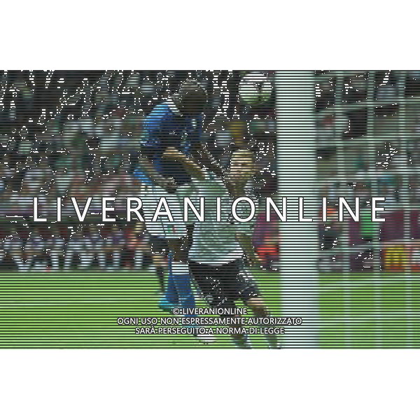 28.06.2012 WARSZAWA - STADION NARODOWY ( WARSZAWA POLAND NATIONAL STADIUM) PILKA NOZNA (FOOTBALL ) MISTRZOSTWA EUROPY W PILCE NOZNEJ UEFA EURO 2012 ( EUROPEAN CHAMPIONSHIPS UEFA EURO 2012 ) POLFINAL ( SEMI-FINALS ) MECZ NIEMCY - WLOCHY ( GAME GERMANY - ITALY ) NZ MARIO BALOTELLI (L), HOLGER BATSUBER (P) - BRAMKA, GOL, SCORES FOTO LUKASZ GROCHALA/CYFRASPORT --- Newspix.pl EUROPEI 2012 GERMANIA ITALIA AG ALDO LIVERANI SAS - ITALY ONLY - *** Local Caption *** www.newspix.pl mail us: info@newspix.pl call us: 0048 022 23 22 222 --- Polish Picture Agency by Ringier Axel Springer Poland