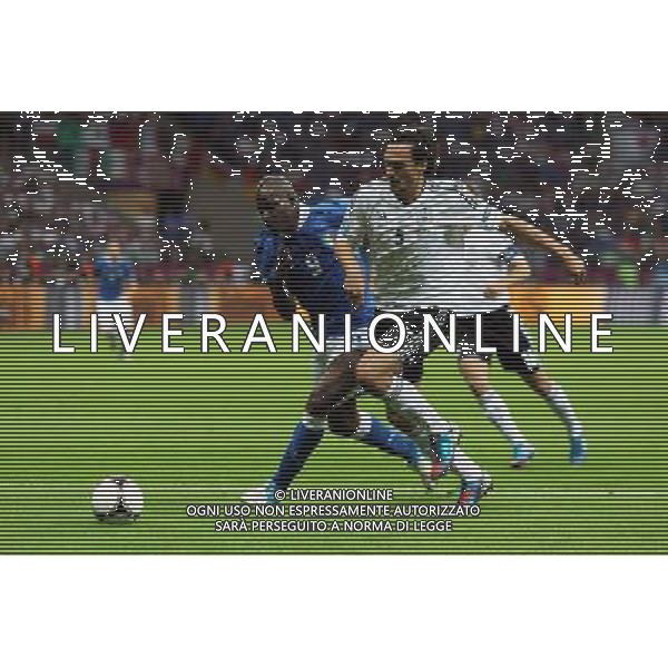 28.06.2012 WARSZAWA - STADION NARODOWY ( WARSZAWA POLAND NATIONAL STADIUM) PILKA NOZNA (FOOTBALL ) MISTRZOSTWA EUROPY W PILCE NOZNEJ UEFA EURO 2012 ( EUROPEAN CHAMPIONSHIPS UEFA EURO 2012 ) POLFINAL ( SEMI-FINALS ) MECZ NIEMCY - WLOCHY ( GAME GERMANY - ITALY ) NZ MARIO BALOTELLI (L), MATS HUMELLS (P) FOTO LUKASZ GROCHALA/CYFRASPORT --- Newspix.pl EUROPEI 2012 GERMANIA ITALIA AG ALDO LIVERANI SAS - ITALY ONLY - *** Local Caption *** www.newspix.pl mail us: info@newspix.pl call us: 0048 022 23 22 222 --- Polish Picture Agency by Ringier Axel Springer Poland