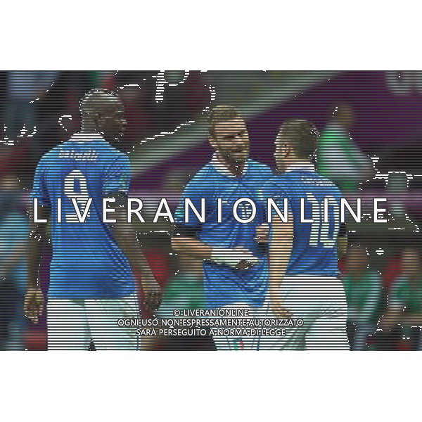 28.06.2012 WARSZAWA - STADION NARODOWY ( WARSZAWA POLAND NATIONAL STADIUM) PILKA NOZNA (FOOTBALL ) MISTRZOSTWA EUROPY W PILCE NOZNEJ UEFA EURO 2012 ( EUROPEAN CHAMPIONSHIPS UEFA EURO 2012 ) POLFINAL ( SEMI-FINALS ) MECZ NIEMCY - WLOCHY ( GAME GERMANY - ITALY ) NZ MARIO BALOTELLI, ANTONIO CASSANO RADOSC FOTO LUKASZ GROCHALA/CYFRASPORT --- Newspix.pl EUROPEI 2012 GERMANIA ITALIA AG ALDO LIVERANI SAS - ITALY ONLY - *** Local Caption *** www.newspix.pl mail us: info@newspix.pl call us: 0048 022 23 22 222 --- Polish Picture Agency by Ringier Axel Springer Poland