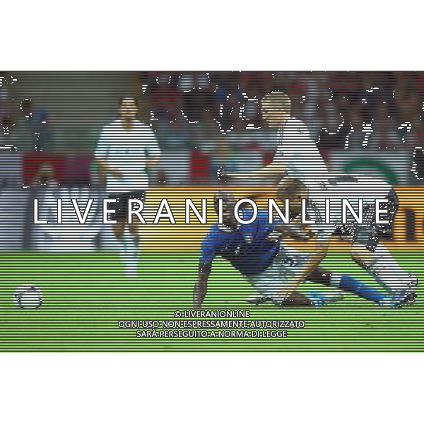 28.06.2012 WARSZAWA - STADION NARODOWY ( WARSZAWA POLAND NATIONAL STADIUM) PILKA NOZNA (FOOTBALL ) MISTRZOSTWA EUROPY W PILCE NOZNEJ UEFA EURO 2012 ( EUROPEAN CHAMPIONSHIPS UEFA EURO 2012 ) POLFINAL ( SEMI-FINALS ) MECZ NIEMCY - WLOCHY ( GAME GERMANY - ITALY ) NZ MARIO BALOTELLI (L), BASTIAN SCHWEINSYEIGER, HOLGER BADSTUBER (P) FOTO LUKASZ GROCHALA/CYFRASPORT --- Newspix.pl EUROPEI 2012 GERMANIA ITALIA AG ALDO LIVERANI SAS - ITALY ONLY - *** Local Caption *** www.newspix.pl mail us: info@newspix.pl call us: 0048 022 23 22 222 --- Polish Picture Agency by Ringier Axel Springer Poland