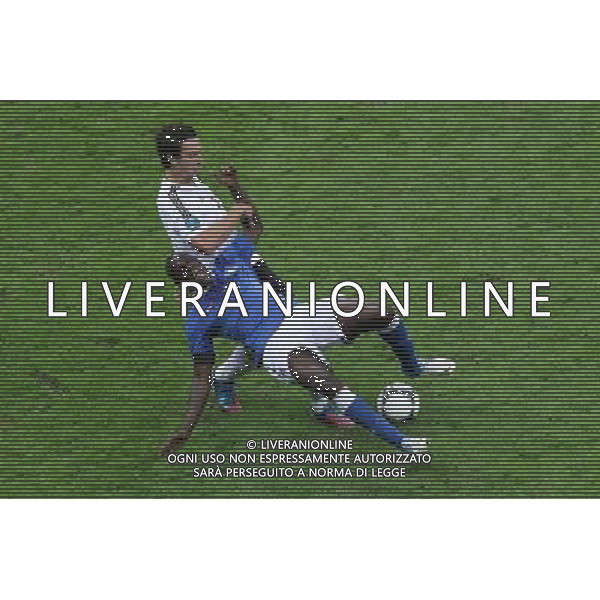 28.06.2012 WARSZAWA - STADION NARODOWY ( WARSZAWA POLAND NATIONAL STADIUM) PILKA NOZNA (FOOTBALL ) MISTRZOSTWA EUROPY W PILCE NOZNEJ UEFA EURO 2012 ( EUROPEAN CHAMPIONSHIPS UEFA EURO 2012 ) POLFINAL ( SEMI-FINALS ) MECZ NIEMCY - WLOCHY ( GAME GERMANY - ITALY ) NZ MATS HUMMELS (L) MARIO BALOTELLI (P) FOTO MATEUSZ TRZUSKOWSKI/CYFRASPORT --- Newspix.pl EUROPEI 2012 GERMANIA ITALIA AG ALDO LIVERANI SAS - ITALY ONLY - *** Local Caption *** www.newspix.pl mail us: info@newspix.pl call us: 0048 022 23 22 222 --- Polish Picture Agency by Ringier Axel Springer Poland