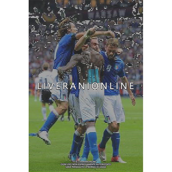 28.06.2012 WARSZAWA (WARSAW) STADION NARODOWY (THE NATIONAL STADIUM) PILKA NOZNA (SOCCER) MISTRZOSTWA EURO 2012 POLSKA UKRAINA (UEFA EURO 2012 POLAND UKRAINE) POLFINAL (SEMIFINAL) MECZ NIEMCY - WLOCHY (GERMANY - ITALY DEUTSCHLAND - ITALY) N/Z MARIO BALOTELLI GOL RADOSC BRAMKAKOSZULKA FOT RAFAL OLEKSIEWICZ / PRESSFOCUS NEWSPIXPL --- Newspix.pl EUROPEI 2012 GERMANIA ITALIA AG ALDO LIVERANI SAS - ITALY ONLY - *** Local Caption *** www.newspix.pl mail us: info@newspix.pl call us: 0048 022 23 22 222 --- Polish Picture Agency by Ringier Axel Springer Poland