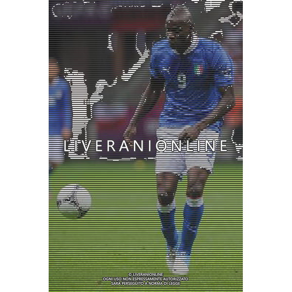 28.06.2012 WARSZAWA (WARSAW) STADION NARODOWY (THE NATIONAL STADIUM) PILKA NOZNA (SOCCER) MISTRZOSTWA EURO 2012 POLSKA UKRAINA (UEFA EURO 2012 POLAND UKRAINE) POLFINAL (SEMIFINAL) MECZ NIEMCY - WLOCHY (GERMANY - ITALY DEUTSCHLAND - ITALY) N/Z MARIO BALOTELLI SYLWETKA FOT RAFAL OLEKSIEWICZ / PRESSFOCUS NEWSPIXPL --- Newspix.pl EUROPEI 2012 GERMANIA ITALIA AG ALDO LIVERANI SAS - ITALY ONLY - *** Local Caption *** www.newspix.pl mail us: info@newspix.pl call us: 0048 022 23 22 222 --- Polish Picture Agency by Ringier Axel Springer Poland