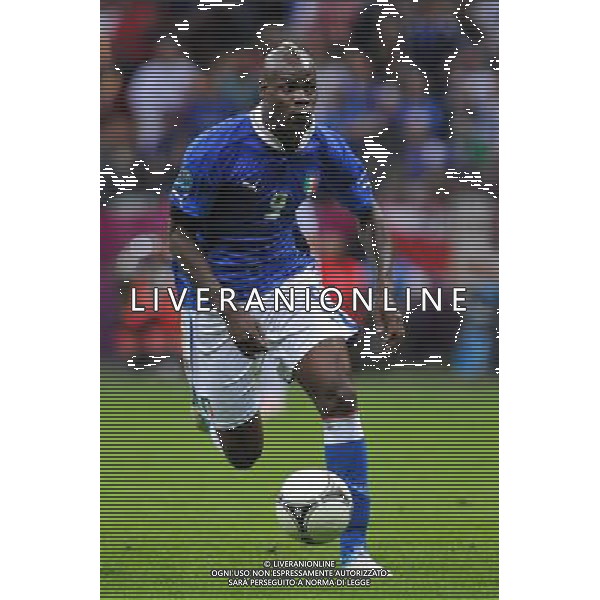 28.06.2012 WARSZAWA (WARSAW) STADION NARODOWY (THE NATIONAL STADIUM) PILKA NOZNA (SOCCER) MISTRZOSTWA EURO 2012 POLSKA UKRAINA (UEFA EURO 2012 POLAND UKRAINE) POLFINAL (SEMIFINAL) MECZ NIEMCY - WLOCHY (GERMANY - ITALY DEUTSCHLAND - ITALY) N/Z MARIO BALOTELLI SYLWETKA FOT RAFAL OLEKSIEWICZ / PRESSFOCUS NEWSPIXPL --- Newspix.pl EUROPEI 2012 GERMANIA ITALIA AG ALDO LIVERANI SAS - ITALY ONLY - *** Local Caption *** www.newspix.pl mail us: info@newspix.pl call us: 0048 022 23 22 222 --- Polish Picture Agency by Ringier Axel Springer Poland
