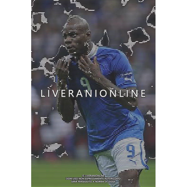 28.06.2012 WARSZAWA (WARSAW) STADION NARODOWY (THE NATIONAL STADIUM) PILKA NOZNA (SOCCER) MISTRZOSTWA EURO 2012 POLSKA UKRAINA (UEFA EURO 2012 POLAND UKRAINE) POLFINAL (SEMIFINAL) MECZ NIEMCY - WLOCHY (GERMANY - ITALY DEUTSCHLAND - ITALY) N/Z MARIO BALOTELLI GOL RADOSC BRAMKAKOSZULKA FOT RAFAL OLEKSIEWICZ / PRESSFOCUS NEWSPIXPL --- Newspix.pl EUROPEI 2012 GERMANIA ITALIA AG ALDO LIVERANI SAS - ITALY ONLY - *** Local Caption *** www.newspix.pl mail us: info@newspix.pl call us: 0048 022 23 22 222 --- Polish Picture Agency by Ringier Axel Springer Poland