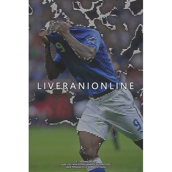 28.06.2012 WARSZAWA (WARSAW) STADION NARODOWY (THE NATIONAL STADIUM) PILKA NOZNA (SOCCER) MISTRZOSTWA EURO 2012 POLSKA UKRAINA (UEFA EURO 2012 POLAND UKRAINE) POLFINAL (SEMIFINAL) MECZ NIEMCY - WLOCHY (GERMANY - ITALY DEUTSCHLAND - ITALY) N/Z MARIO BALOTELLI GOL RADOSC BRAMKAKOSZULKA FOT RAFAL OLEKSIEWICZ / PRESSFOCUS NEWSPIXPL --- Newspix.pl EUROPEI 2012 GERMANIA ITALIA AG ALDO LIVERANI SAS - ITALY ONLY - *** Local Caption *** www.newspix.pl mail us: info@newspix.pl call us: 0048 022 23 22 222 --- Polish Picture Agency by Ringier Axel Springer Poland