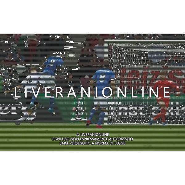 28.06.2012, WARSZAWA, PILKA NOZNA, FOOTBALL, MISTRZOSTWA EUROPY W PILCE NOZNEJ, EURO 2012, FOOTBALL EUROPEAN CHAMPIONSHIP, POLFINAL, SEMI - FINAL, NIEMCY - WLOCHY, GERMANY - ITALY, MARIO BALOTELLI (ITA), MANUEL NEUER (GER), BRAMKA, FOT. TOMASZ JASTRZEBOWSKI / FOTO OLIMPIK --- Newspix.pl EUROPEI 2012 GERMANIA ITALIA AG ALDO LIVERANI SAS - ITALY ONLY - *** Local Caption *** www.newspix.pl mail us: info@newspix.pl call us: 0048 022 23 22 222 --- Polish Picture Agency by Ringier Axel Springer Poland