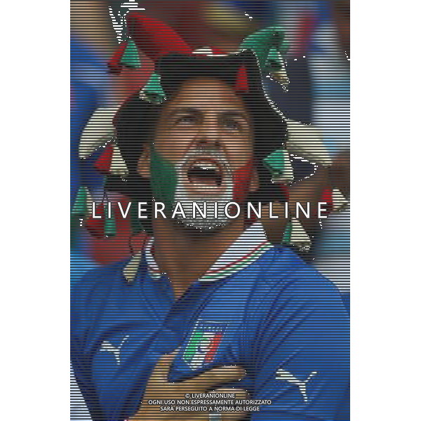 28.06.2012, WARSZAWA, PILKA NOZNA, FOOTBALL, MISTRZOSTWA EUROPY W PILCE NOZNEJ, EURO 2012, FOOTBALL EUROPEAN CHAMPIONSHIP, POLFINAL, SEMI - FINAL, NIEMCY - WLOCHY, GERMANY - ITALY, KIBIC WLOCH, FOT. TOMASZ JASTRZEBOWSKI / FOTO OLIMPIK --- Newspix.pl EUROPEI 2012 GERMANIA ITALIA AG ALDO LIVERANI SAS - ITALY ONLY - *** Local Caption *** www.newspix.pl mail us: info@newspix.pl call us: 0048 022 23 22 222 --- Polish Picture Agency by Ringier Axel Springer Poland