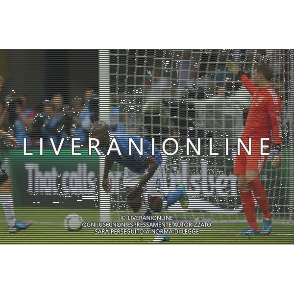 WARSZAWA 28.06.2012 MECZ MISTRZOSTWA EUROPY 2012 POLFINAL: NIEMCY - WLOCHY --- UEFA EURO 2012 CHAMPIONSHIP SEMIFINAL MATCH IN WARSAW: GERMANY - ITALY MARIO BALOTELLI MANUEL NEUER FOT. PIOTR KUCZA --- Newspix.pl EUROPEI 2012 GERMANIA ITALIA AG ALDO LIVERANI SAS - ITALY ONLY - *** Local Caption *** www.newspix.pl mail us: info@newspix.pl call us: 0048 022 23 22 222 --- Polish Picture Agency by Ringier Axel Springer Poland