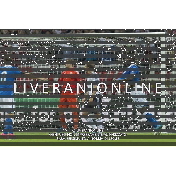 WARSZAWA 28 06 2012 STADION NARODOWY PRZY AL KSIECIA J PONIATOWSKIEGO 1 ARENA EURO 2012 MECZ NR 30 POLFINAL EURO 2012 NIEMCY v WLOCHY N Z CLAUDIO MARCHISIO Italy 8 MANUEL NEUER Germany 1 PHILIPP LAHM Germany 16 MARIO BALOTELLI Italy 9 RADOSC PO GOL SEBASTIAN BOROWSKI Newspix.pl NATIONAL STADIUM WARSAW AT AL KSIECIA J PONIATOWSKIEGO 1 MATCH 30 OF EURO 2012 SEMI FINAL GERMANY v ITALY --- Newspix.pl EUROPEI 2012 GERMANIA ITALIA AG ALDO LIVERANI SAS - ITALY ONLY - *** Local Caption *** www.newspix.pl mail us: info@newspix.pl call us: 0048 022 23 22 222 --- Polish Picture Agency by Ringier Axel Springer Poland