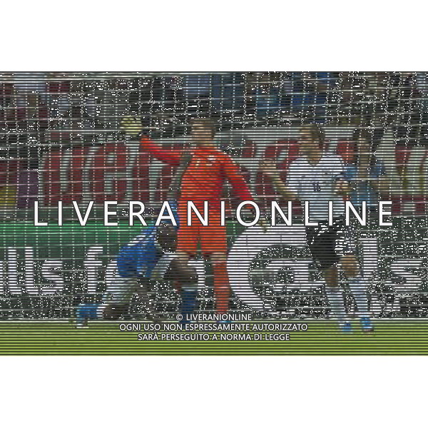 WARSZAWA 28 06 2012 STADION NARODOWY PRZY AL KSIECIA J PONIATOWSKIEGO 1 ARENA EURO 2012 MECZ NR 30 POLFINAL EURO 2012 NIEMCY v WLOCHY N Z MANUEL NEUER Germany 1 MARIO BALOTELLI Italy 9 RADOSC PO GOL PHILIPP LAHM Germany 16 SEBASTIAN BOROWSKI Newspix.pl NATIONAL STADIUM WARSAW AT AL KSIECIA J PONIATOWSKIEGO 1 MATCH 30 OF EURO 2012 SEMI FINAL GERMANY v ITALY --- Newspix.pl EUROPEI 2012 GERMANIA ITALIA AG ALDO LIVERANI SAS - ITALY ONLY - *** Local Caption *** www.newspix.pl mail us: info@newspix.pl call us: 0048 022 23 22 222 --- Polish Picture Agency by Ringier Axel Springer Poland