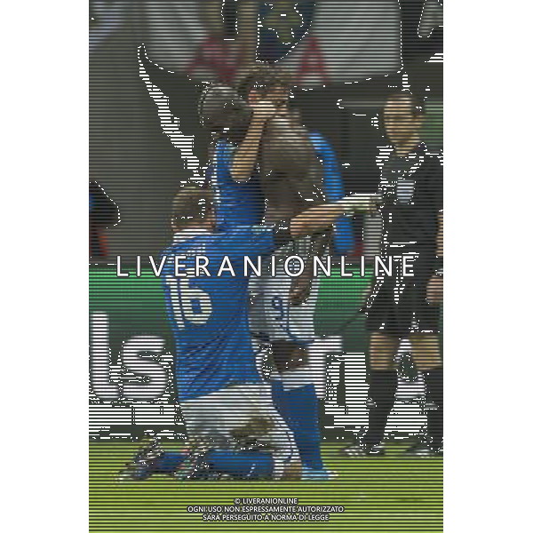 WARSZAWA 28 06 2012 STADION NARODOWY PRZY AL KSIECIA J PONIATOWSKIEGO 1 ARENA EURO 2012 MECZ NR 30 POLFINAL EURO 2012 NIEMCY v WLOCHY N Z DANIELE DE ROSSI Italy 16 MARIO BALOTELLI Italy 9 RADOSC PO 2 GOL SEBASTIAN BOROWSKI Newspix.pl NATIONAL STADIUM WARSAW AT AL KSIECIA J PONIATOWSKIEGO 1 MATCH 30 OF EURO 2012 SEMI FINAL GERMANY v ITALY --- Newspix.pl EUROPEI 2012 GERMANIA ITALIA AG ALDO LIVERANI SAS - ITALY ONLY - *** Local Caption *** www.newspix.pl mail us: info@newspix.pl call us: 0048 022 23 22 222 --- Polish Picture Agency by Ringier Axel Springer Poland