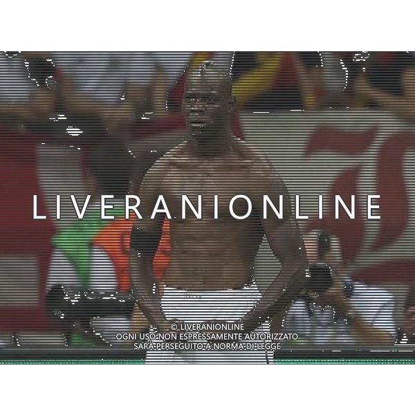 firo FuÃŸball,Fussball, EM Euro Europameisterschaft 28.06.2012 Halbfinale Semifinal M 30 Deutschland - Italien Tor Jubel zm 0.2 durch mario balotelli lahm und podolski enttÃ¤uscht EnttÃ¤uschung Witz humor $worldrightsEs gelten unsere AGB, einsehbar auf www.firosportphoto.de copyright by firo sportphoto: Coesfelder Str.207 48249 DÃ¼lmen www.firosportphoto.de mail@firosportphoto.de (V o l k s b a n k B o c h u m - W i t t e n ) BLZ.: 430 601 29 Kt. Nr.: 341 117 100 Tel:Â  02594 - 9916004 Fax:Â 02594 - 9916005 EUROPEI 2012 GERMANIA ITALIA AG ALDO LIVERANI SAS - ITALY ONLY -