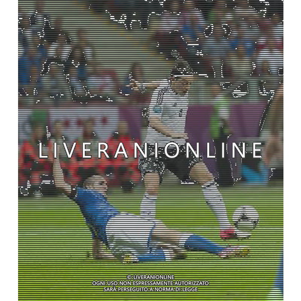 WARSZAWA 28- 06- 2012 STADION NARODOWY PRZY AL KSIECIA J PONIATOWSKIEGO 1 ARENA EURO 2012 MECZ NR 30 POLFINAL EURO 2012 NIEMCY v WLOCHY NZ GIORGIO CHIELLINI - MESUT OZIL FOT KRYSTYNA PACZKOWSKA/NEWSPIX.PL NATIONAL STADIUM WARSAW AT AL KSIECIA J PONIATOWSKIEGO 1 MATCH 30 OF EURO 2012 SEMI FINAL GERMANY v ITALY --- Newspix.pl EUROPEI 2012 GERMANIA ITALIA AG ALDO LIVERANI SAS - ITALY ONLY - *** Local Caption *** www.newspix.pl mail us: info@newspix.pl call us: 0048 022 23 22 222 --- Polish Picture Agency by Ringier Axel Springer Poland