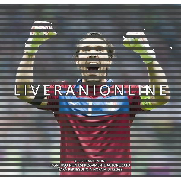 WARSZAWA 28- 06- 2012 STADION NARODOWY PRZY AL KSIECIA J PONIATOWSKIEGO 1 ARENA EURO 2012 MECZ NR 30 POLFINAL EURO 2012 NIEMCY v WLOCHY NZ GIANLUIGI BUFFON RADOSC PO GOLU FOT KRYSTYNA PACZKOWSKA/NEWSPIX.PL NATIONAL STADIUM WARSAW AT AL KSIECIA J PONIATOWSKIEGO 1 MATCH 30 OF EURO 2012 SEMI FINAL GERMANY v ITALY --- Newspix.pl EUROPEI 2012 GERMANIA ITALIA AG ALDO LIVERANI SAS - ITALY ONLY - *** Local Caption *** www.newspix.pl mail us: info@newspix.pl call us: 0048 022 23 22 222 --- Polish Picture Agency by Ringier Axel Springer Poland