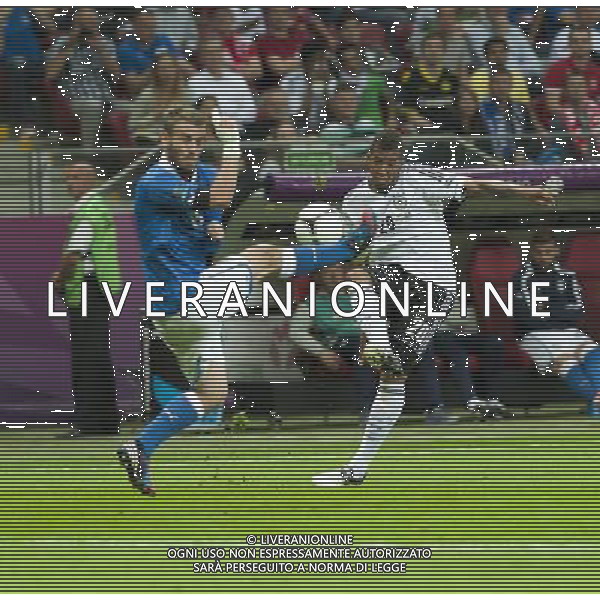 WARSZAWA 28- 06- 2012 STADION NARODOWY PRZY AL KSIECIA J PONIATOWSKIEGO 1 ARENA EURO 2012 MECZ NR 30 POLFINAL EURO 2012 NIEMCY v WLOCHY NZ DANIELE DE ROSSI - JEROME BOATENG FOT KRYSTYNA PACZKOWSKA/NEWSPIX.PL NATIONAL STADIUM WARSAW AT AL KSIECIA J PONIATOWSKIEGO 1 MATCH 30 OF EURO 2012 SEMI FINAL GERMANY v ITALY --- Newspix.pl EUROPEI 2012 GERMANIA ITALIA AG ALDO LIVERANI SAS - ITALY ONLY - *** Local Caption *** www.newspix.pl mail us: info@newspix.pl call us: 0048 022 23 22 222 --- Polish Picture Agency by Ringier Axel Springer Poland