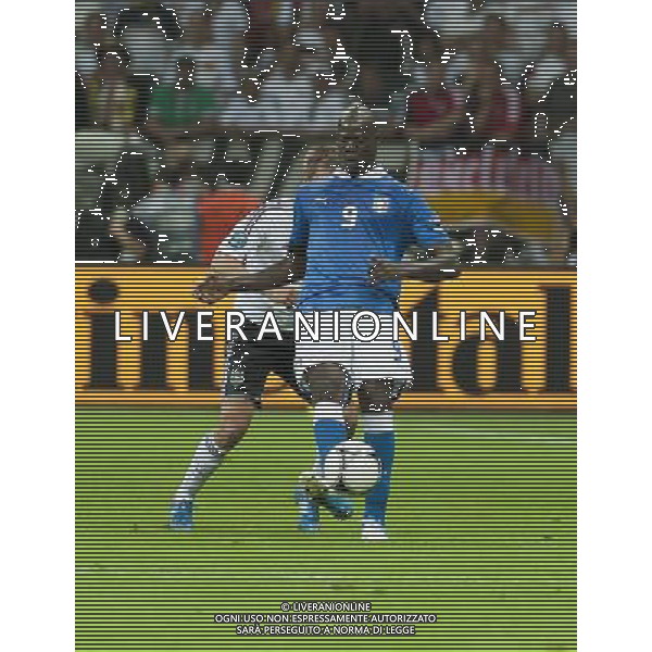 WARSZAWA 28- 06- 2012 STADION NARODOWY PRZY AL KSIECIA J PONIATOWSKIEGO 1 ARENA EURO 2012 MECZ NR 30 POLFINAL EURO 2012 NIEMCY v WLOCHY NZ MARIO BALOTELLI FOT KRYSTYNA PACZKOWSKA/NEWSPIX.PL NATIONAL STADIUM WARSAW AT AL KSIECIA J PONIATOWSKIEGO 1 MATCH 30 OF EURO 2012 SEMI FINAL GERMANY v ITALY --- Newspix.pl EUROPEI 2012 GERMANIA ITALIA AG ALDO LIVERANI SAS - ITALY ONLY - *** Local Caption *** www.newspix.pl mail us: info@newspix.pl call us: 0048 022 23 22 222 --- Polish Picture Agency by Ringier Axel Springer Poland