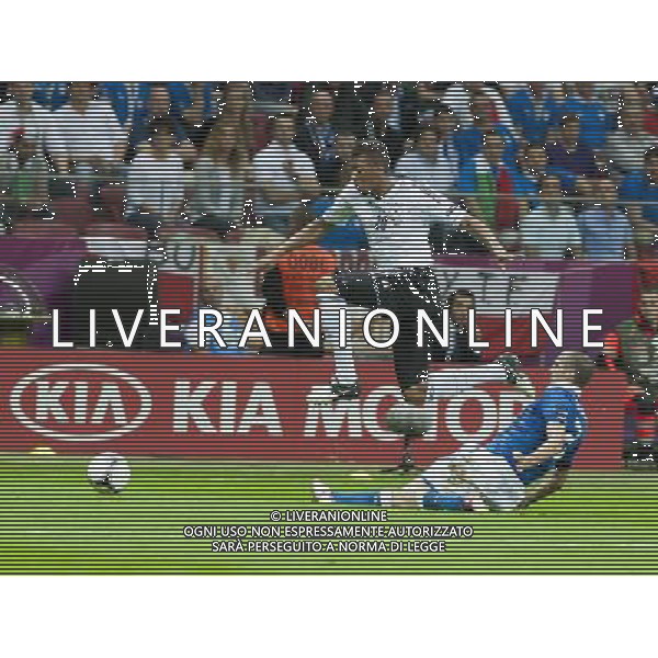 WARSZAWA 28- 06- 2012 STADION NARODOWY PRZY AL KSIECIA J PONIATOWSKIEGO 1 ARENA EURO 2012 MECZ NR 30 POLFINAL EURO 2012 NIEMCY v WLOCHY NZ JEROME BOATENG - GIORGIO CHIELLINI FOT KRYSTYNA PACZKOWSKA/NEWSPIX.PL NATIONAL STADIUM WARSAW AT AL KSIECIA J PONIATOWSKIEGO 1 MATCH 30 OF EURO 2012 SEMI FINAL GERMANY v ITALY --- Newspix.pl EUROPEI 2012 GERMANIA ITALIA AG ALDO LIVERANI SAS - ITALY ONLY - *** Local Caption *** www.newspix.pl mail us: info@newspix.pl call us: 0048 022 23 22 222 --- Polish Picture Agency by Ringier Axel Springer Poland
