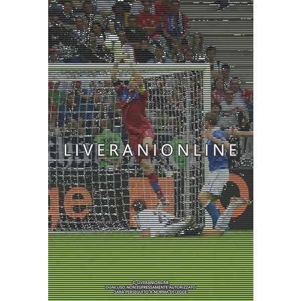 (120629) -- WARSAW, June 29, 2012 () -- Italy\'s goalkeeper Gianluigi Buffon (Up) competes during the semifinal match between Germany and Italy at the Euro 2012 football championships in Warsaw, Poland, June 28, 2012. (/Ma Ning) (jyc) PHOTOSHOT/AG ALDO LIVERANI SAS - ITALY ONLY -