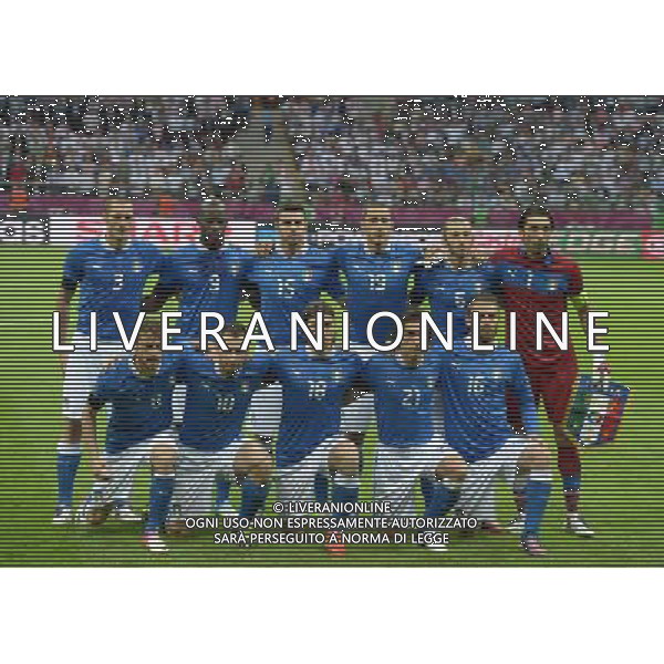 (120629) -- WARSAW, June 29, 2012 () -- Players of Italy pose for a team photo before the semifinal match between Germany and Italy at the Euro 2012 football championships in Warsaw, Poland, June 28, 2012. (/Liu Lihang) (jyc) PHOTOSHOT/AG ALDO LIVERANI SAS - ITALY ONLY -
