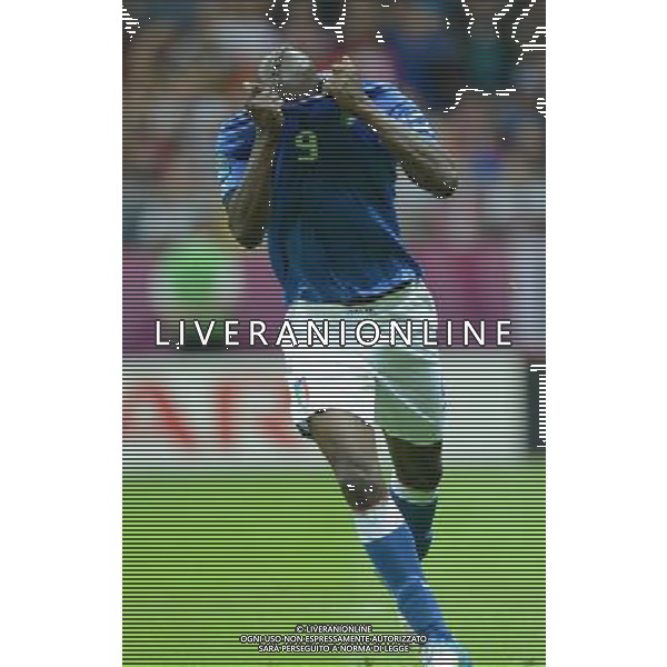 (120629) -- WARSAW, June 29, 2012 () -- Mario Balotelli of Italy celebrates after scoring during the semifinal match between Germany and Italy at the Euro 2012 football championships in Warsaw, Poland, June 28, 2012. (/Ma Ning) (jyc) PHOTOSHOT/AG ALDO LIVERANI SAS - ITALY ONLY -