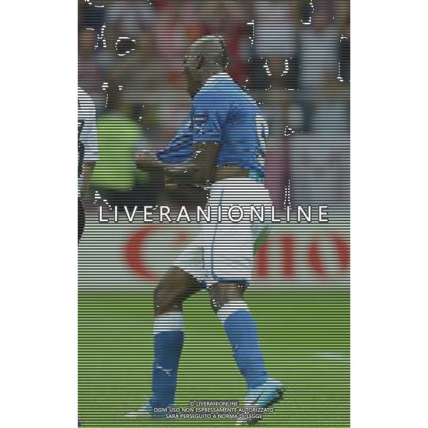 (120629) -- WARSAW, June 29, 2012 () -- Mario Balotelli of Italy celebrates after scoring during the semifinal match between Germany and Italy at the Euro 2012 football championships in Warsaw, Poland, June 28, 2012. (/Ma Ning) (jyc) PHOTOSHOT/AG ALDO LIVERANI SAS - ITALY ONLY -