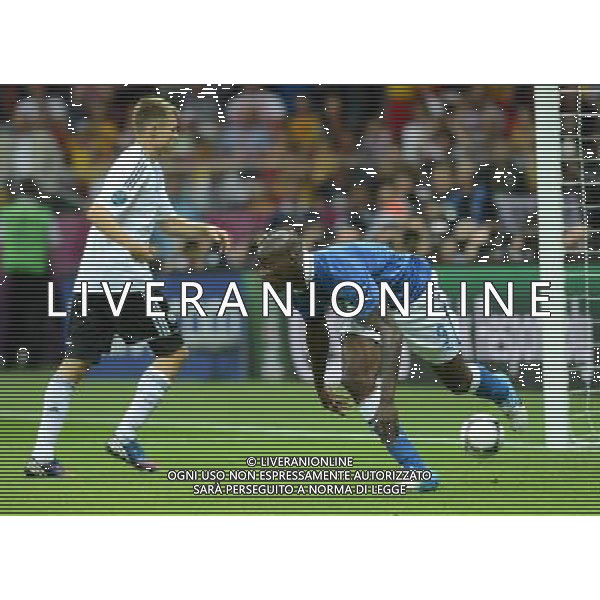 (120629) -- WARSAW, June 29, 2012 () -- Mario Balotelli (R) of Italy celebrates after scoring during the semifinal match between Germany and Italy at the Euro 2012 football championships in Warsaw, Poland, June 28, 2012. (/Ma Ning) (jyc) PHOTOSHOT/AG ALDO LIVERANI SAS - ITALY ONLY -