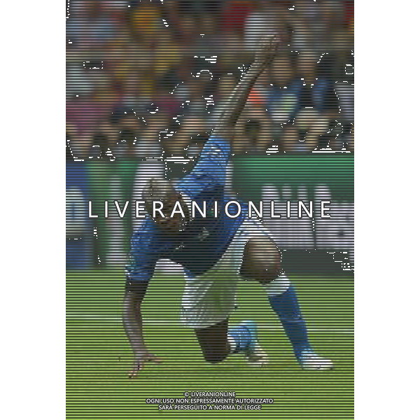 (120629) -- WARSAW, June 29, 2012 () -- Mario Balotelli of Italy celebrates after scoring during the semifinal match between Germany and Italy at the Euro 2012 football championships in Warsaw, Poland, June 28, 2012. (/Ma Ning) (jyc) PHOTOSHOT/AG ALDO LIVERANI SAS - ITALY ONLY -