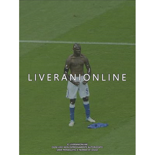 (120629) -- WARSAW, June 29, 2012 () -- Mario Balotelli of Italy celebrates after scoring during the semifinal match between Germany and Italy at the Euro 2012 football championships in Warsaw, Poland, June 28, 2012. (/Wu Wei) (jyc) PHOTOSHOT/AG ALDO LIVERANI SAS - ITALY ONLY -